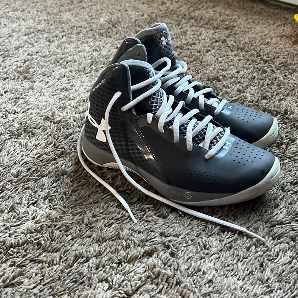 Under armor tennis shoes